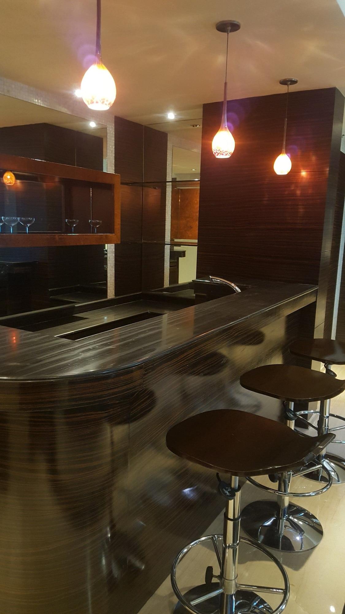 วิวันทา ไฮเดอราบัด พิคัมเพชร Hotel ภายนอก รูปภาพ A kitchen with a granite countertop