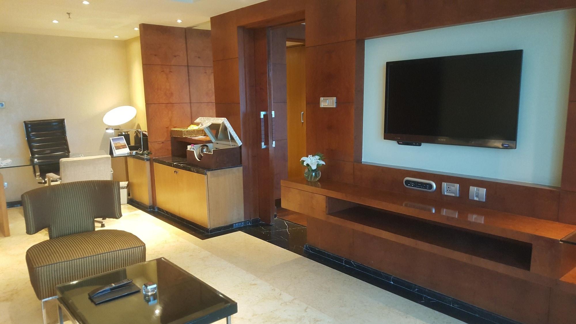 วิวันทา ไฮเดอราบัด พิคัมเพชร Hotel ภายนอก รูปภาพ A suite at the Taj Mahal Palace