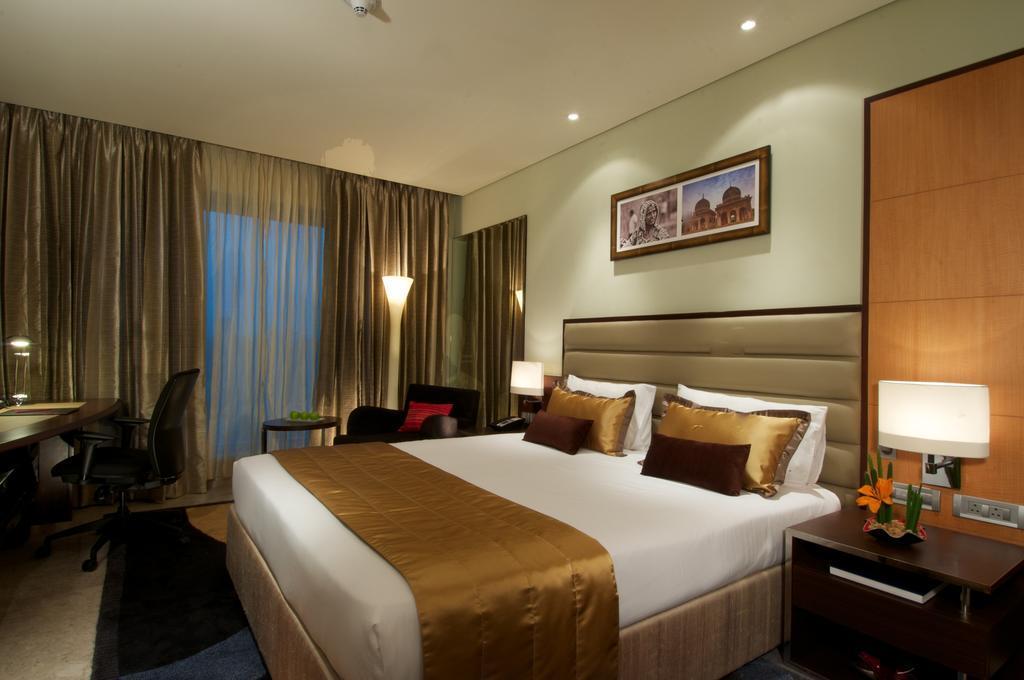 วิวันทา ไฮเดอราบัด พิคัมเพชร Hotel ภายนอก รูปภาพ A room at the Taj Bengal