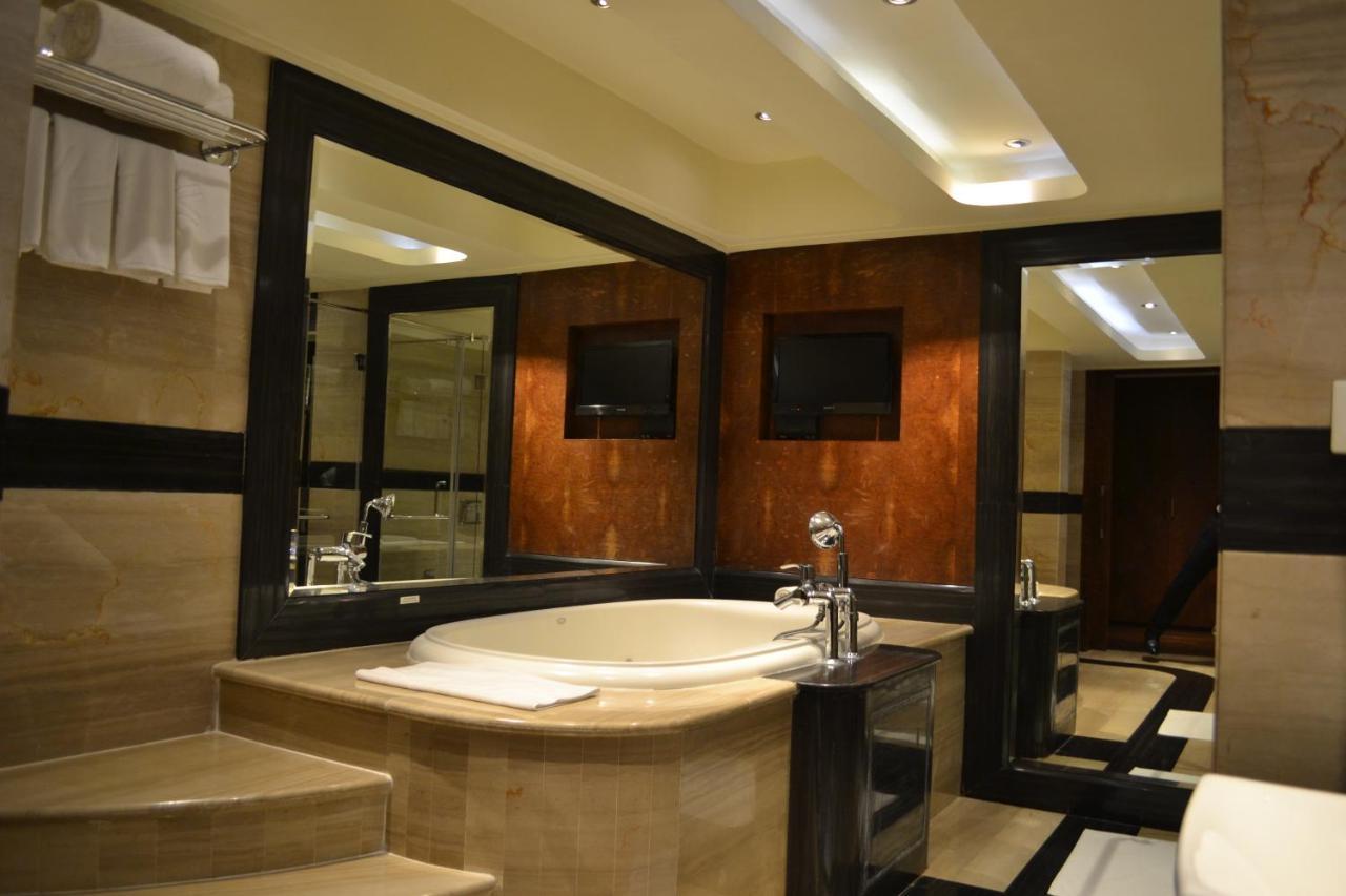 วิวันทา ไฮเดอราบัด พิคัมเพชร Hotel ภายนอก รูปภาพ Bathroom